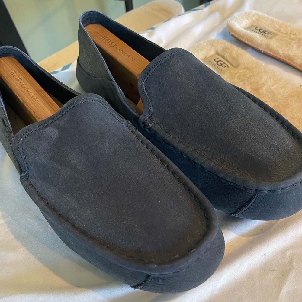 Worn only once.Mens Size 10 UGG Driving Shoe/Mocassin